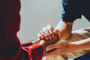 holding hands is an effective way to improve communication